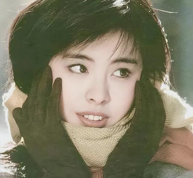 56岁王祖贤现身南京依然美如天仙 与粉丝热情互动