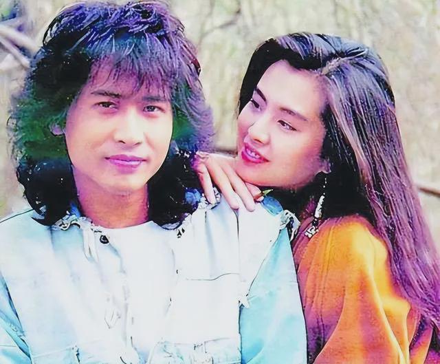 56岁王祖贤现身南京依然美如天仙 与粉丝热情互动