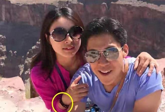 郭晶晶出席颁奖晚宴，戴5毛发圈气质出众，手背双脚令人心疼