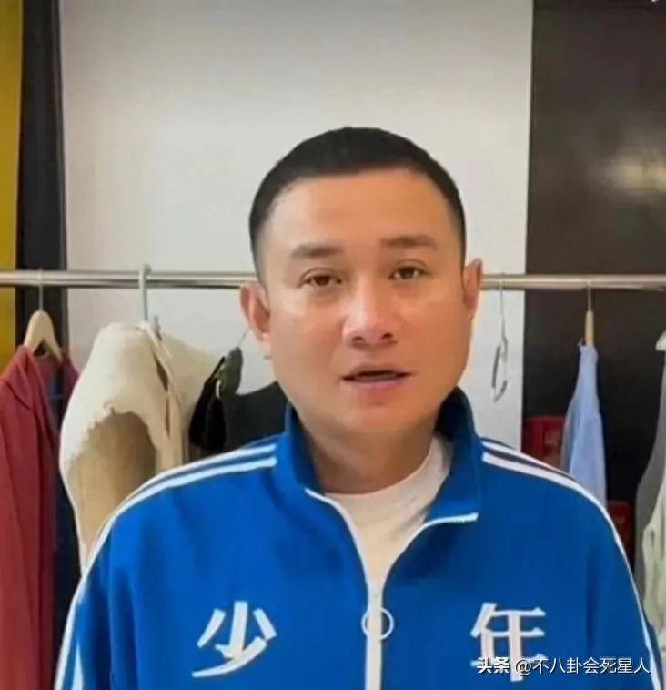 文章近照发腮太憔悴，和衣服印字格格不入，马伊琍却更光彩照人了