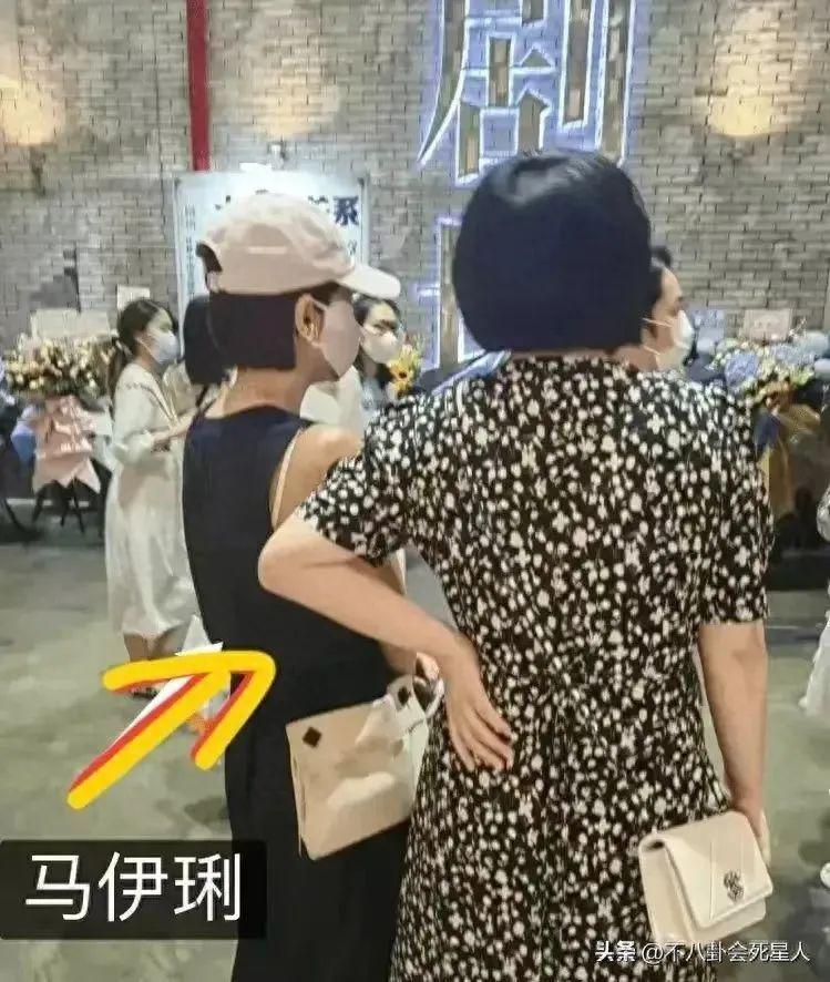 文章近照发腮太憔悴，和衣服印字格格不入，马伊琍却更光彩照人了