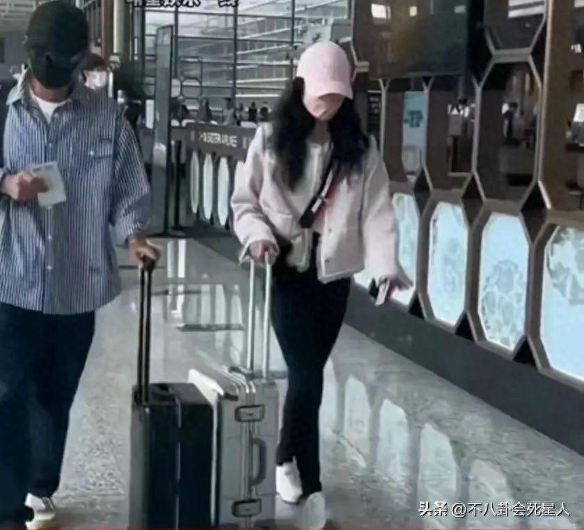 文章近照发腮太憔悴，和衣服印字格格不入，马伊琍却更光彩照人了