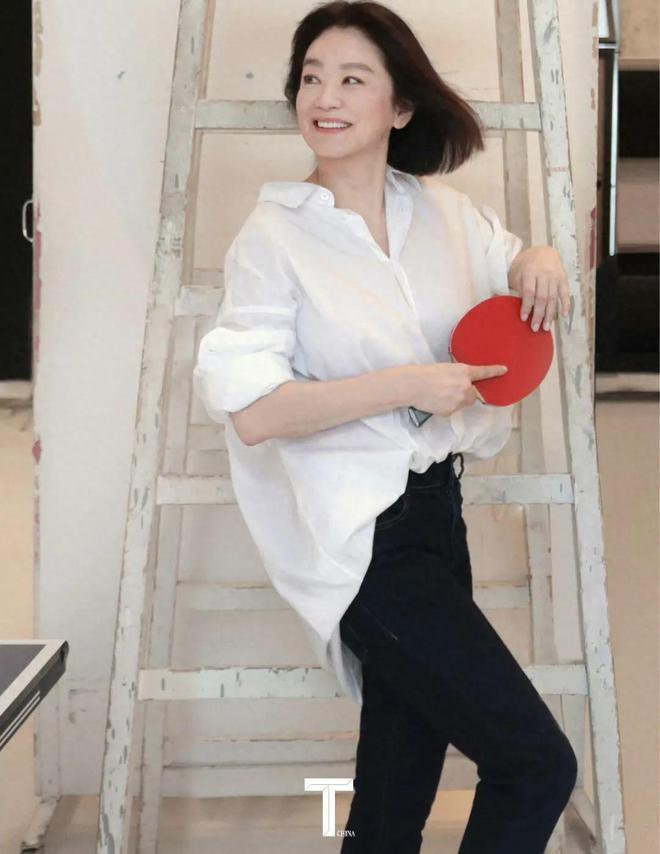 68岁林青霞近照曝光 时隔8年再登杂志封面变温柔