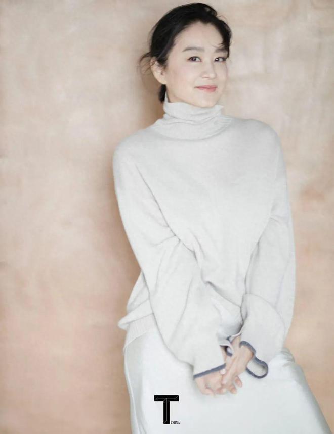 68岁林青霞近照曝光 时隔8年再登杂志封面变温柔