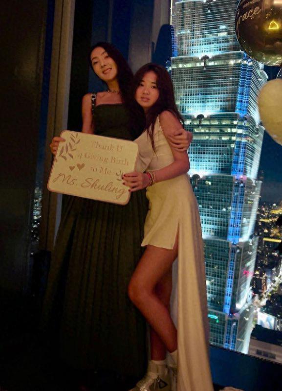 曹格前妻晒娃被指偏爱儿子，Joe给妈妈打工当模特