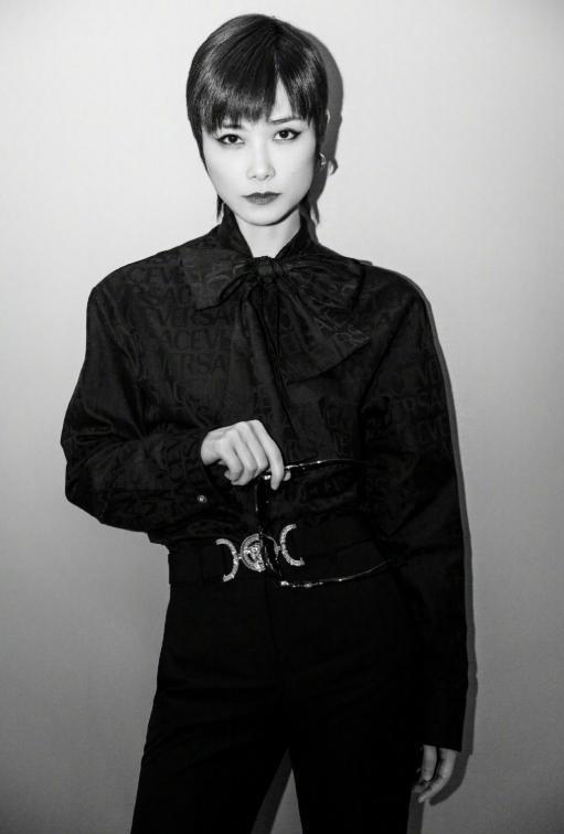 李宇春代言辱华品牌粉丝疯狂洗白 杨幂曾主动解约