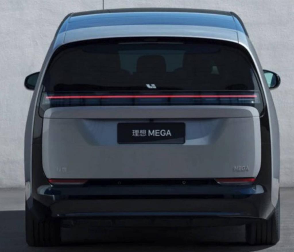 理想 MEGA，李想选择了流量最大的玩法