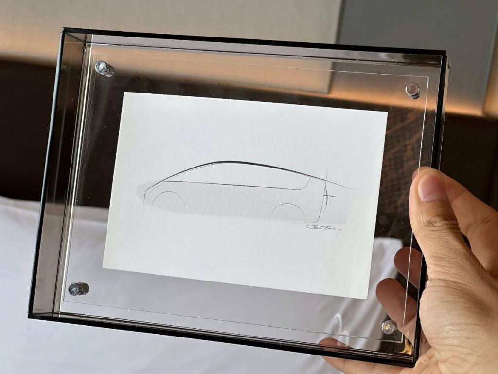 理想 MEGA，李想选择了流量最大的玩法