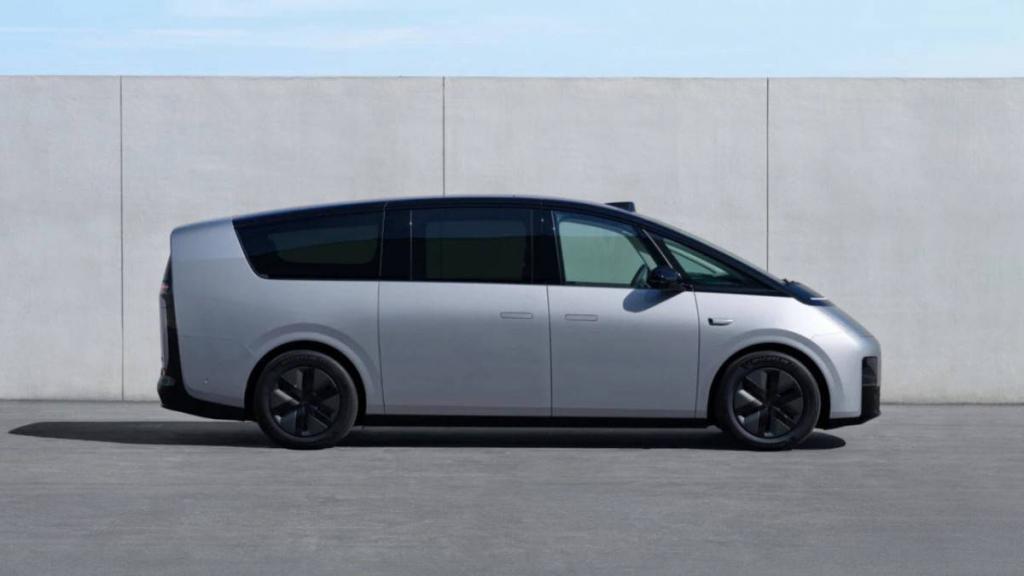 理想 MEGA，李想选择了流量最大的玩法