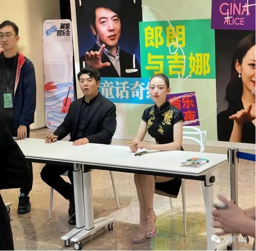 吉娜产后复出照曝光，网友：郎朗，你老婆怎么不穿紧身衣了