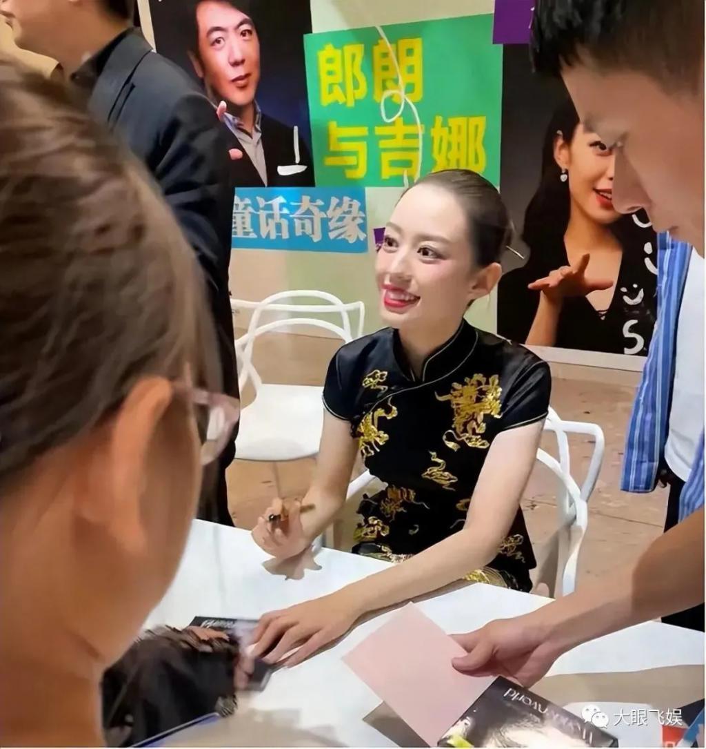 吉娜产后复出照曝光，网友：郎朗，你老婆怎么不穿紧身衣了