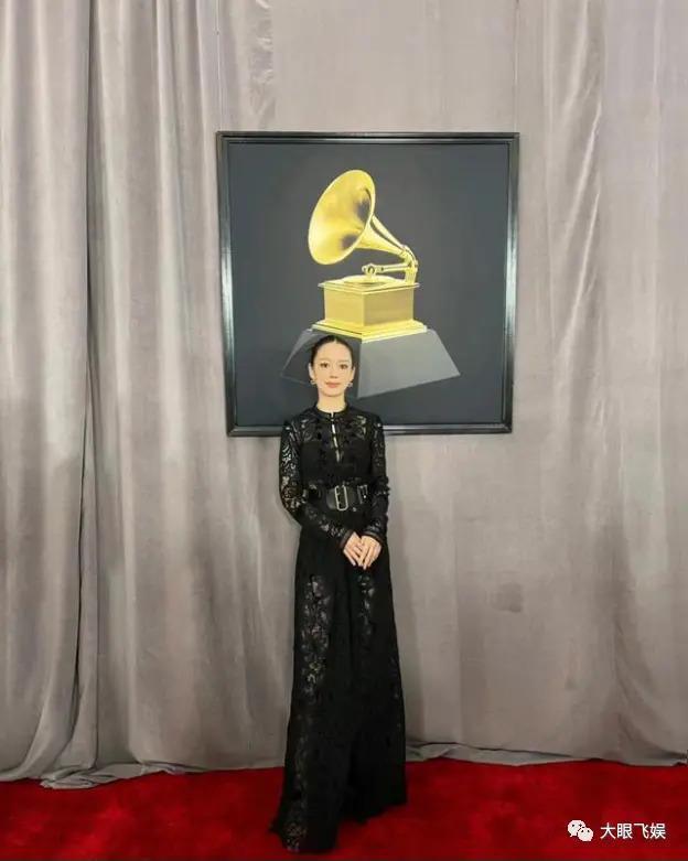 吉娜产后复出照曝光，网友：郎朗，你老婆怎么不穿紧身衣了