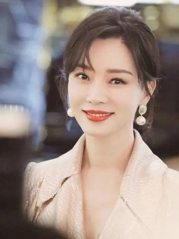 长得“歪瓜裂枣”，整得“美若天仙”，这6位都靠脸逆天改命