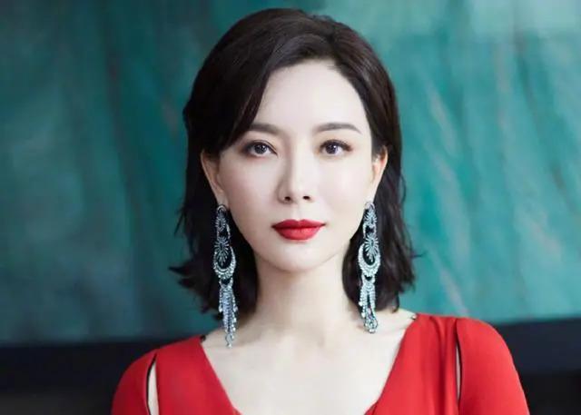 长得“歪瓜裂枣”，整得“美若天仙”，这6位都靠脸逆天改命