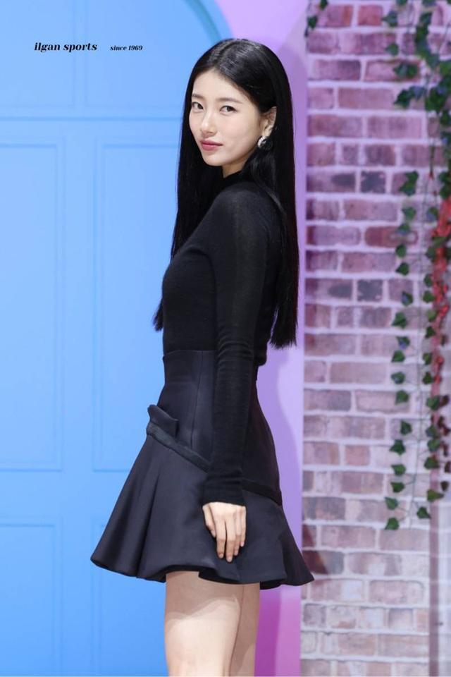 裴秀智近照曲线婀娜腰肢纤细 花式比心古灵精怪