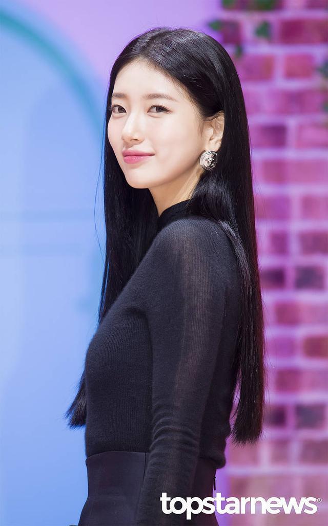 裴秀智近照曲线婀娜腰肢纤细 花式比心古灵精怪