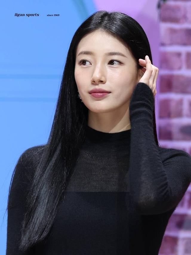 裴秀智近照曲线婀娜腰肢纤细 花式比心古灵精怪