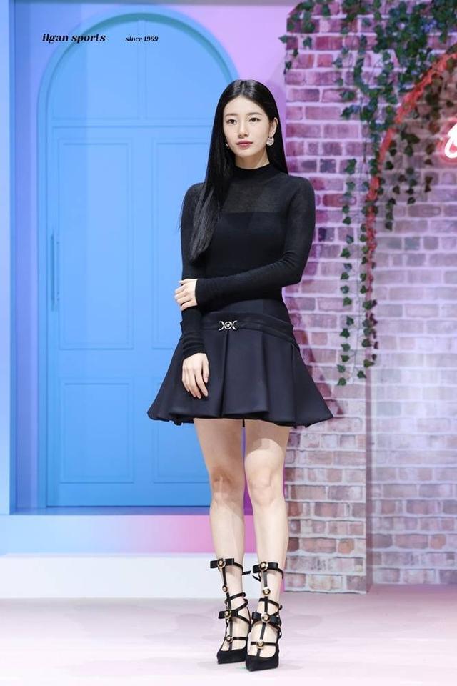 裴秀智近照曲线婀娜腰肢纤细 花式比心古灵精怪