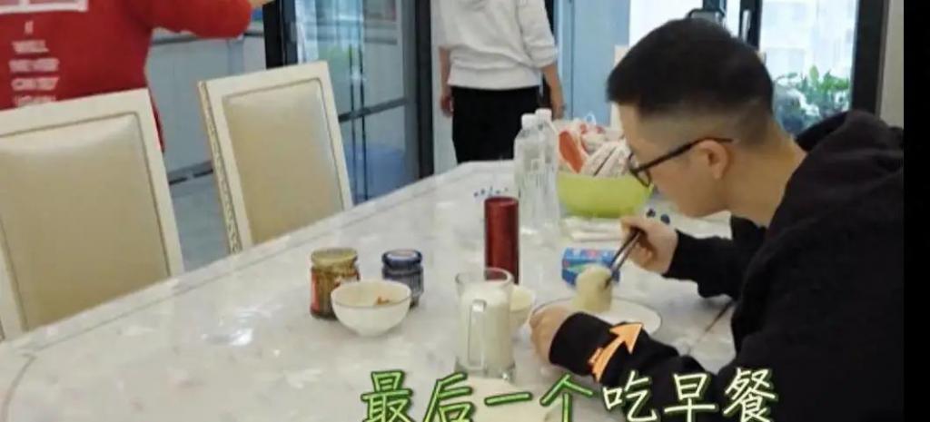 孩子没保住，官宣离婚，老公10天后找新欢…