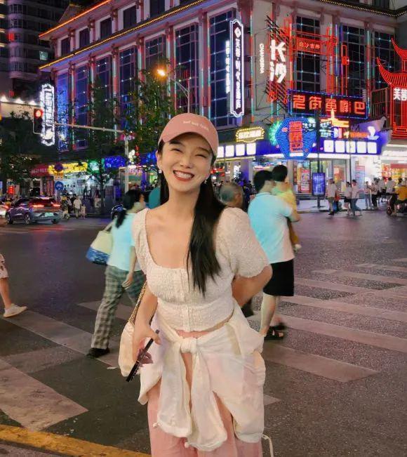 孩子没保住，官宣离婚，老公10天后找新欢…