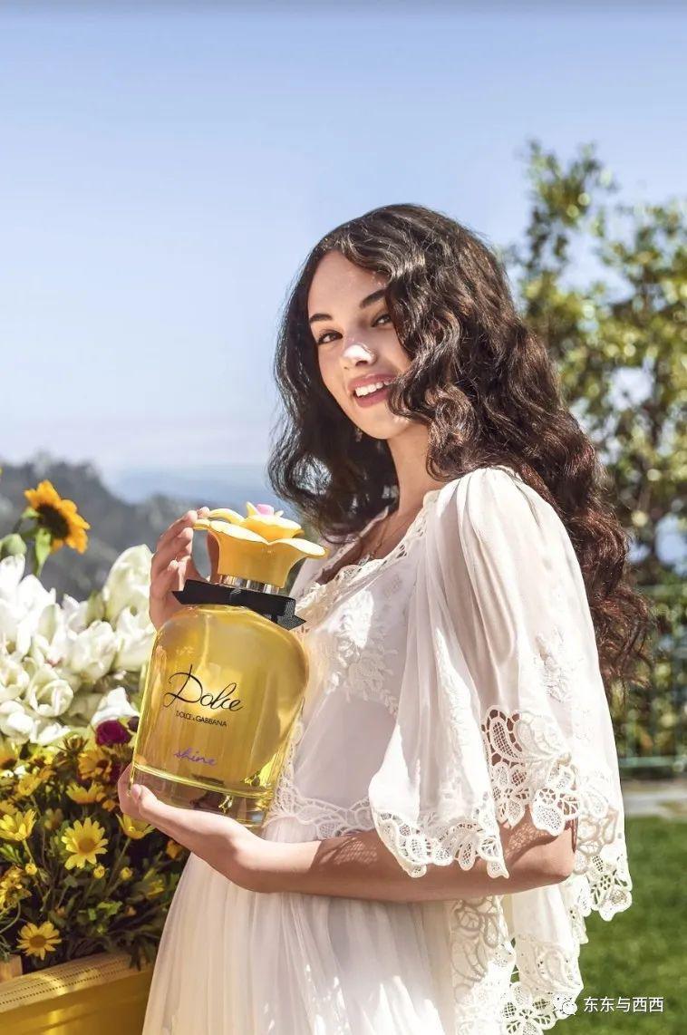 19岁球花女儿越变越美，新恋情曝光，男朋友好帅太养眼了