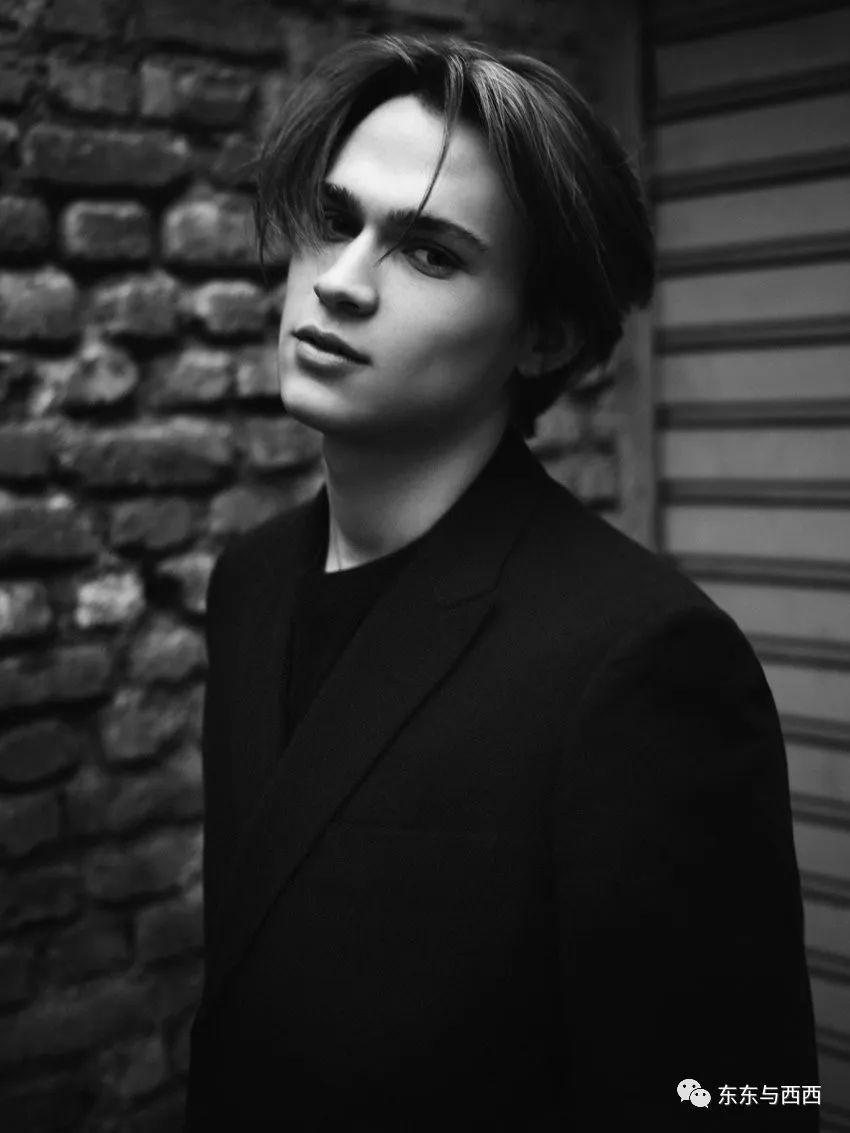 19岁球花女儿越变越美，新恋情曝光，男朋友好帅太养眼了