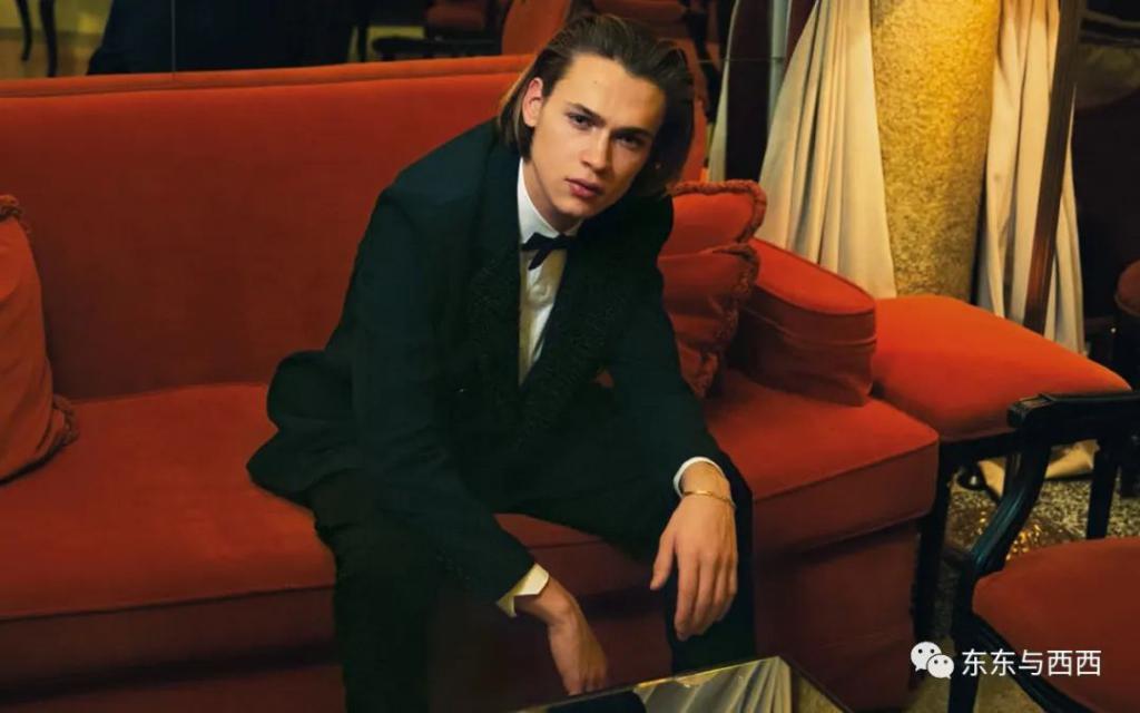 19岁球花女儿越变越美，新恋情曝光，男朋友好帅太养眼了