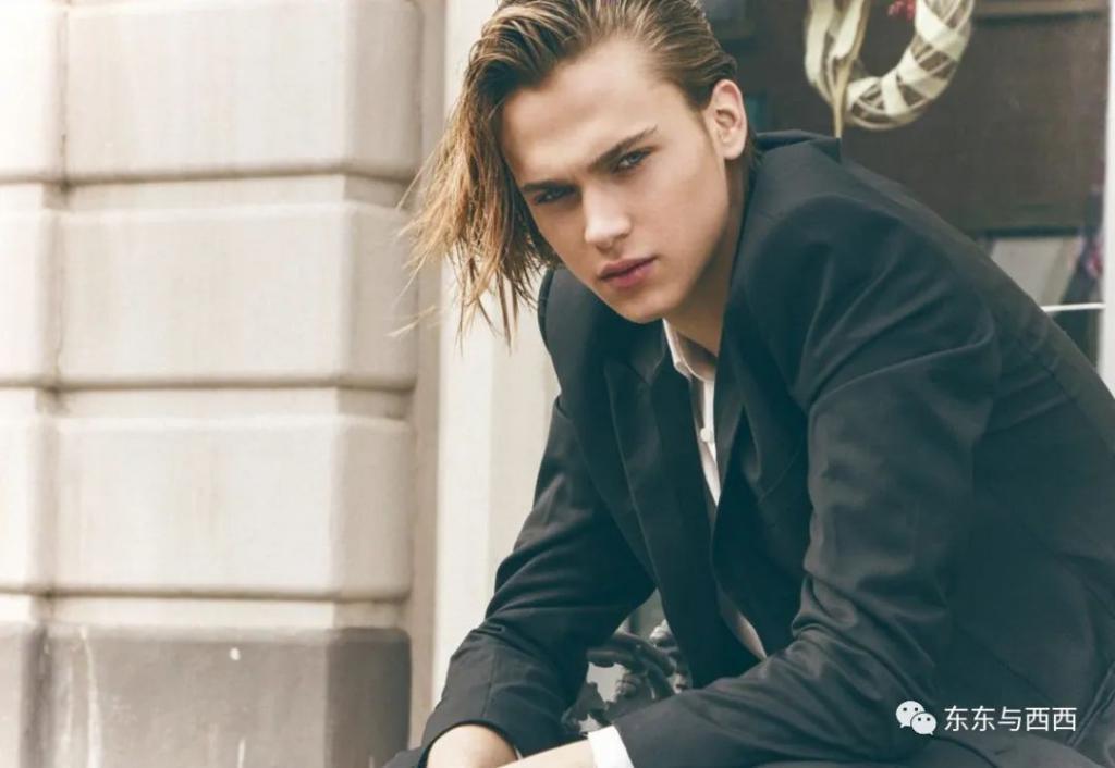 19岁球花女儿越变越美，新恋情曝光，男朋友好帅太养眼了