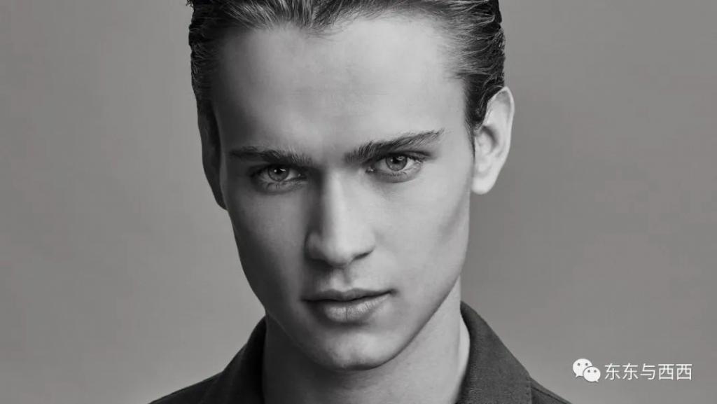 19岁球花女儿越变越美，新恋情曝光，男朋友好帅太养眼了