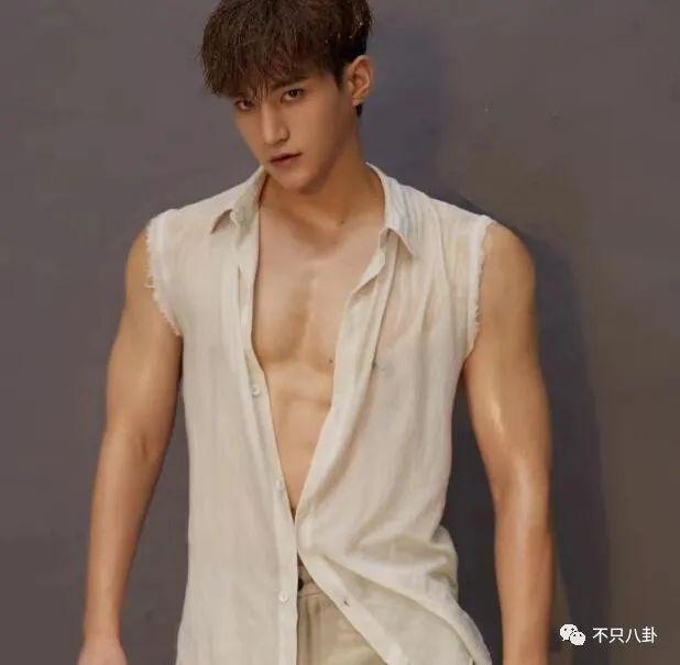 性取向成迷？他的黑历史被深扒背后到底有没有推手？