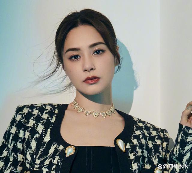 阿娇主动秀恩爱引热议，多段感情受挫折，转性爱上“女版陈冠希”