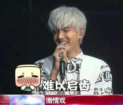 装了这么久，他还是彻底塌了