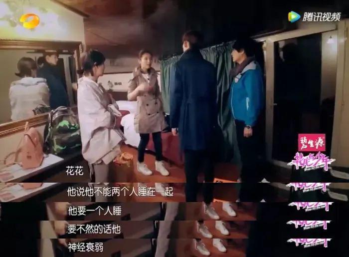 装了这么久，他还是彻底塌了