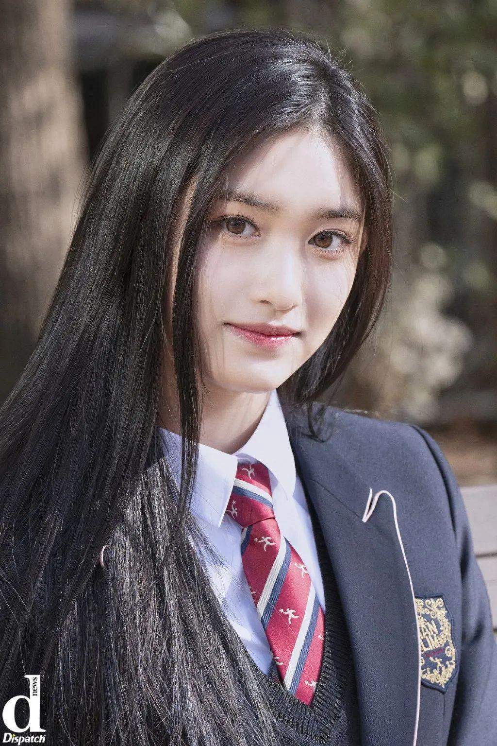 女爱豆回校遭霸凌？她明明什么也没做错啊