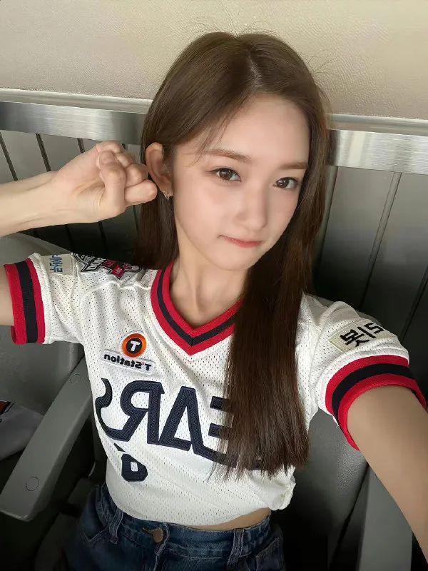 女爱豆回校遭霸凌？她明明什么也没做错啊