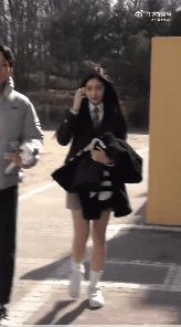 女爱豆回校遭霸凌？她明明什么也没做错啊