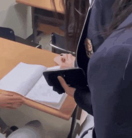 女爱豆回校遭霸凌？她明明什么也没做错啊