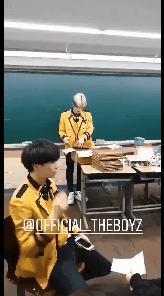 女爱豆回校遭霸凌？她明明什么也没做错啊