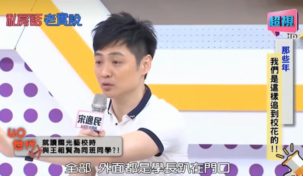 王祖贤南京游玩被偶遇，56岁貌美如花，长发飘飘，仙气十足