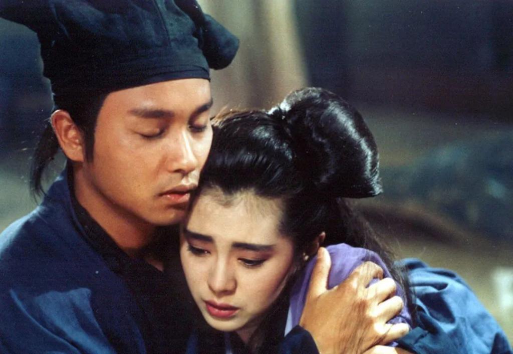 王祖贤南京游玩被偶遇，56岁貌美如花，长发飘飘，仙气十足
