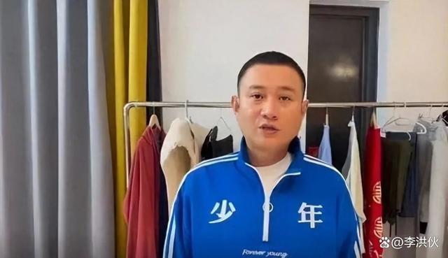 演员文章为话剧做宣传，大脸盘子严重发福，两眼无神满脸憔悴