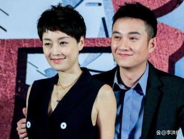 演员文章为话剧做宣传，大脸盘子严重发福，两眼无神满脸憔悴