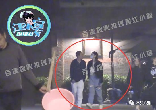 她是在官宣恋情？她们真的恋爱了？！