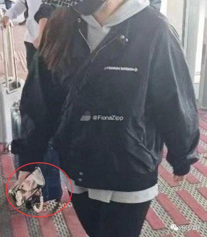 她是在官宣恋情？她们真的恋爱了？！