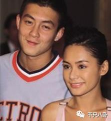 她是在官宣恋情？她们真的恋爱了？！