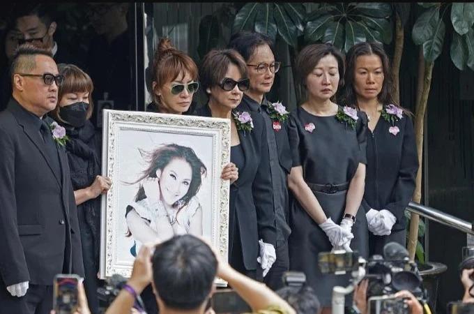 李玟将于明日在武汉下葬 下葬地旁设立纪念展