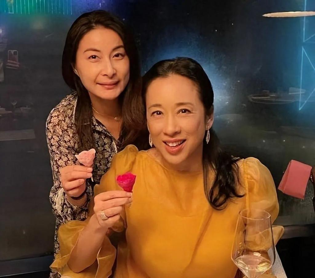 郭晶晶算不算大美人，看了她和徐子淇的近照对比就知道了