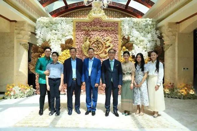 与女星秘密交往10年！从“睡猪圈”到柬埔寨首富，豪华搬迁宴大佬都来了