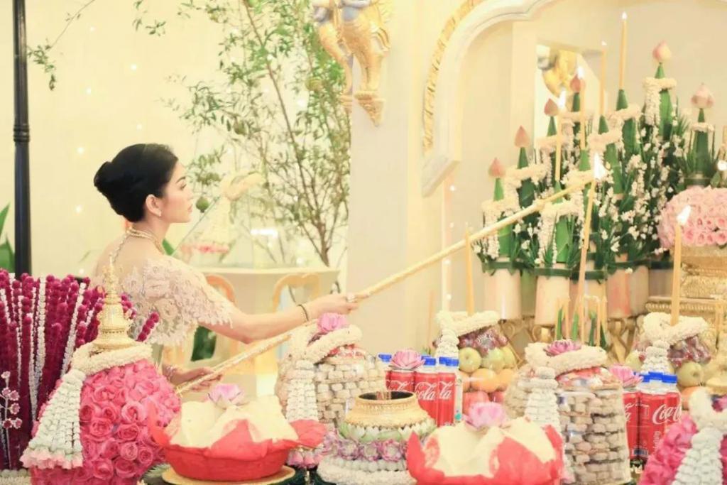 与女星秘密交往10年！从“睡猪圈”到柬埔寨首富，豪华搬迁宴大佬都来了