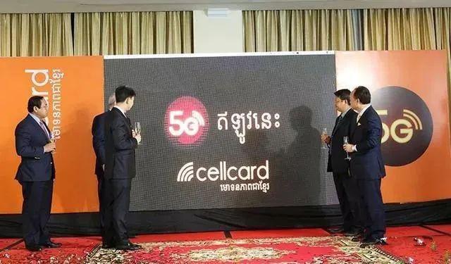 与女星秘密交往10年！从“睡猪圈”到柬埔寨首富，豪华搬迁宴大佬都来了
